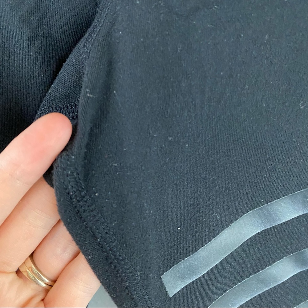 Alo • Crop Leggings - Picture 3 of 6